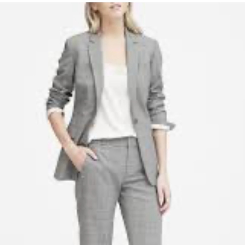 The limited women’s 6P‎ blazer, 1 button front front pockets, black/ white plaid